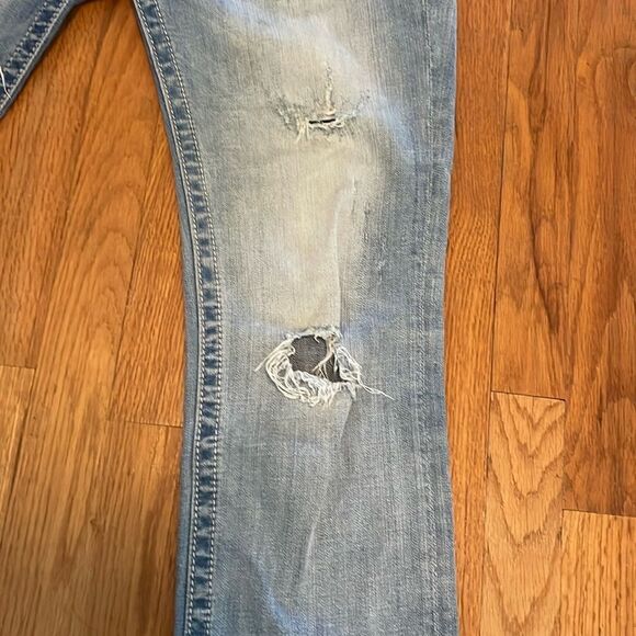 Miss Me Women’s Size 31 Cuffed Capri - Picture 4 of 10